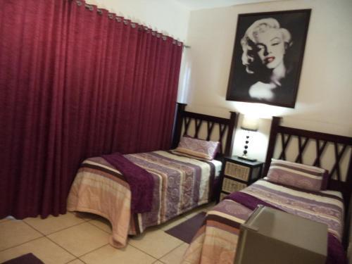 Hostal Heatherdale Guesthouse & Shuttle Services