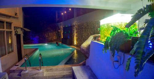 Villa Baywatch, Rumassala