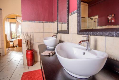 Hostal Abangane Guest Lodge