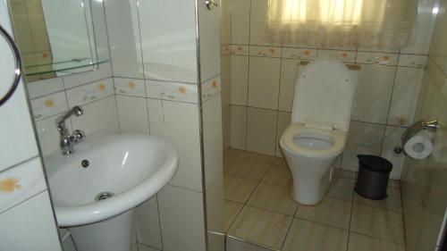 Wadoma Royale Hotel