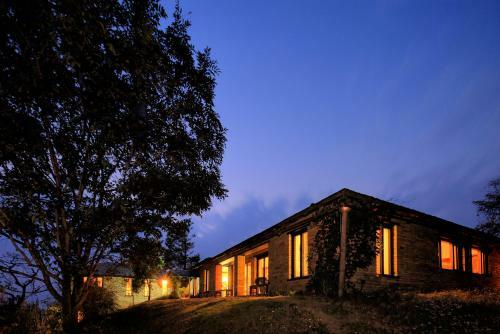 Hotel Tiger Mountain Pokhara Lodge