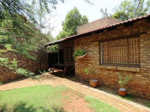 Meerkatplaats Guesthouse And B&B