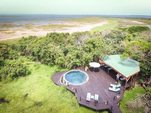 Makakatana Bay Lodge