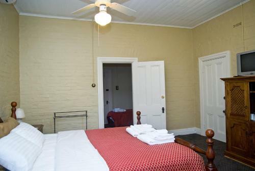 Hotel Hermitage Hill Country Retreat