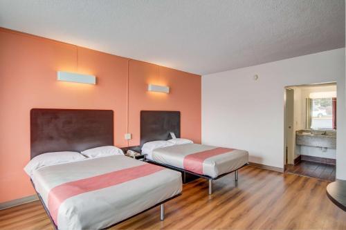 Motel 6 Somerset