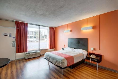 Motel 6 Somerset
