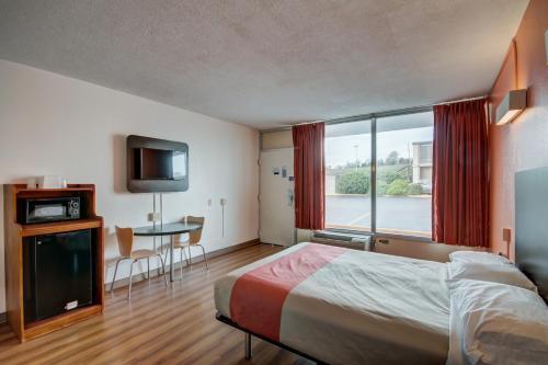 Motel 6 Somerset