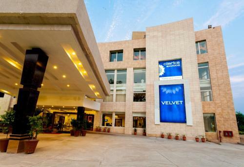 Hotel Velvet Clarks Exotica