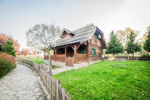 Ethno Village Stanisici & Hotel Pirg