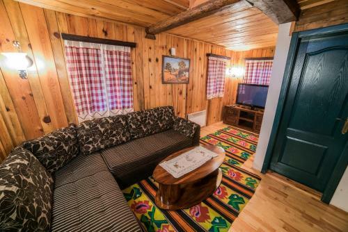 Ethno Village Stanisici & Hotel Pirg