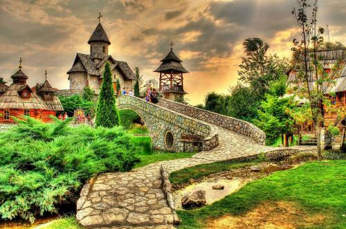 Ethno Village Stanisici & Hotel Pirg