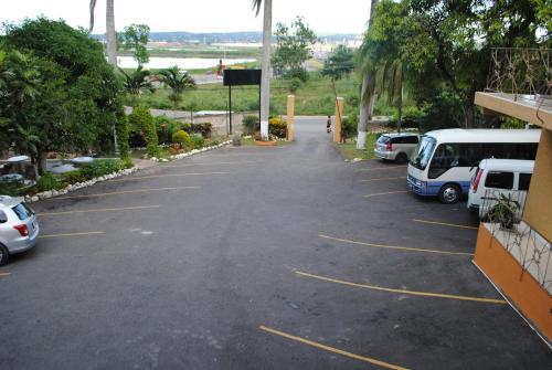 Hostal Palm Bay Guest House & Restaurant