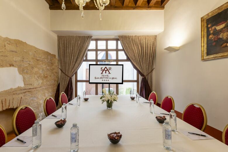 Hotel San Antonio El Real