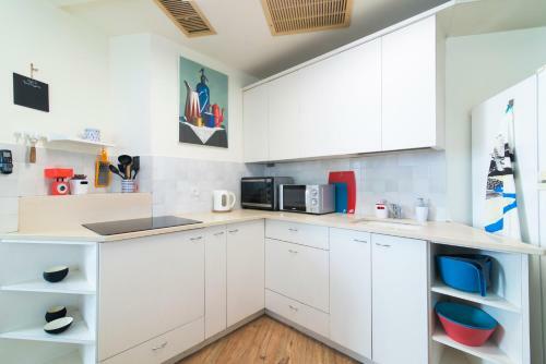 Ziv Apartments- Nahum Hanavi Street