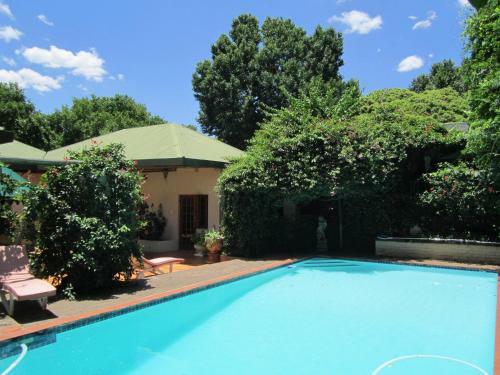Hostal Village Green Guest House