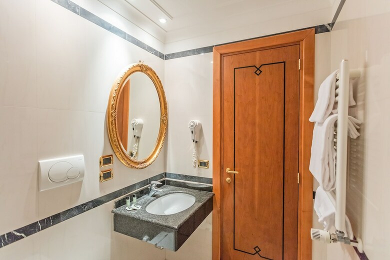 Hotel Lux