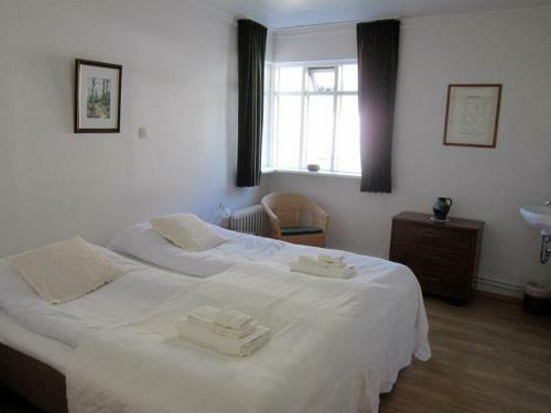 Hostal Guesthouse Kirkjubol In Bjarnardalur