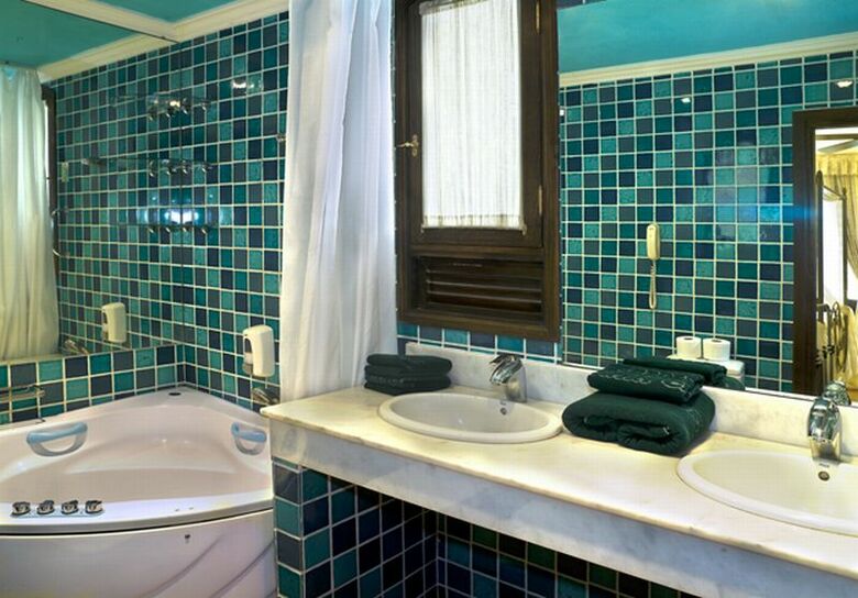 Regency Country Club Apartments & Suites