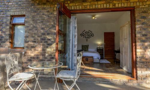 Bed & Breakfast 50 On Shepherd Boutique Guest House