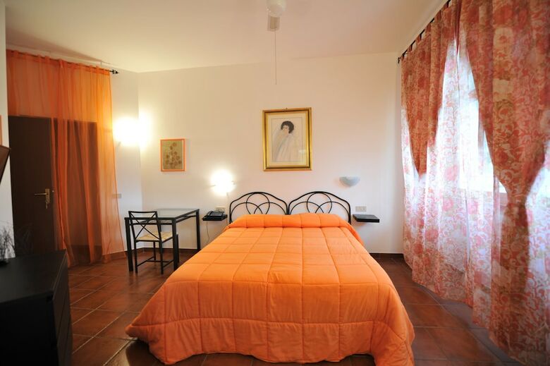 Hostal Agriturismo Il Casale Delle Ginestre