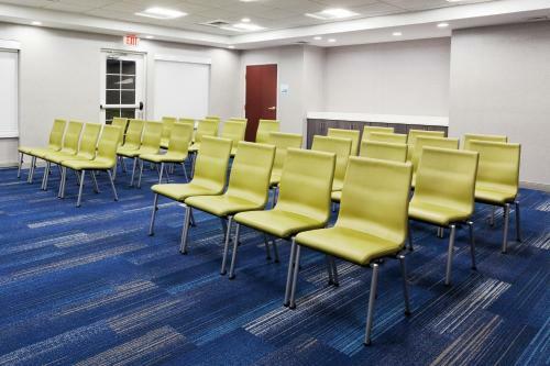 Holiday Inn Express Hotel & Suites Dothan North