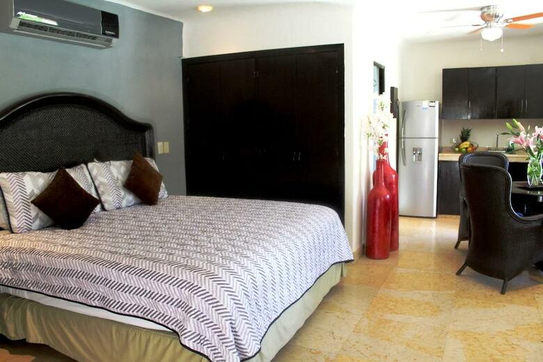 Hotel Blue Palms