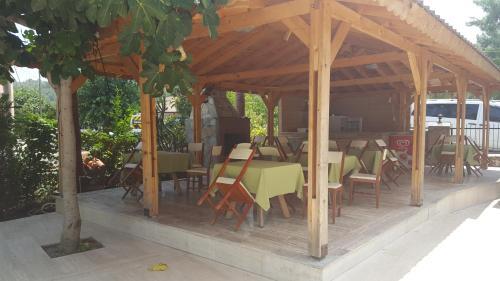 Oranj Ranch Hotel