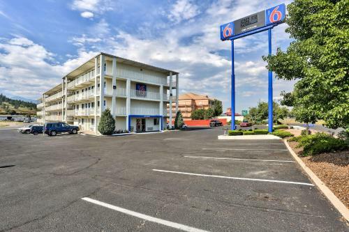 Motel 6 Flagstaff East - Lucky Lane