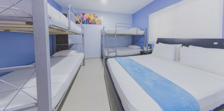 Azu�n Suites Hotel