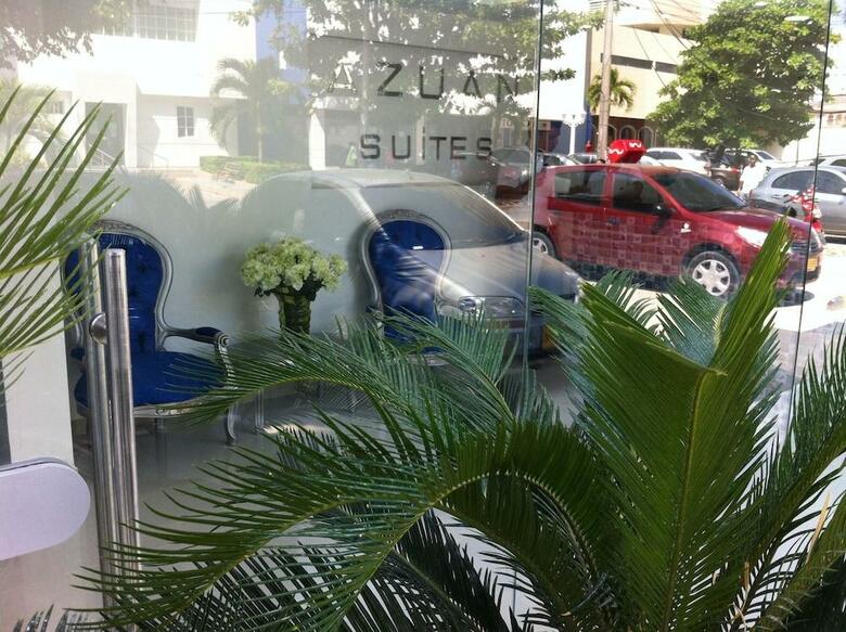 Azu�n Suites Hotel