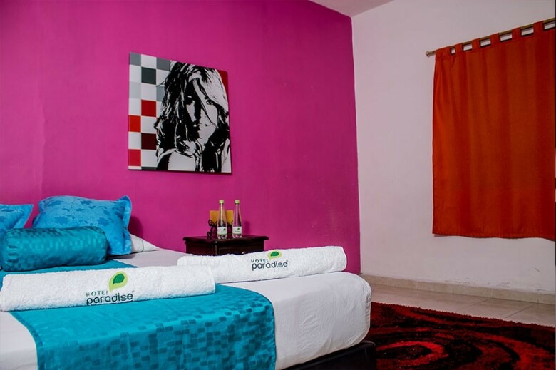 Hotel Paradise La 33
