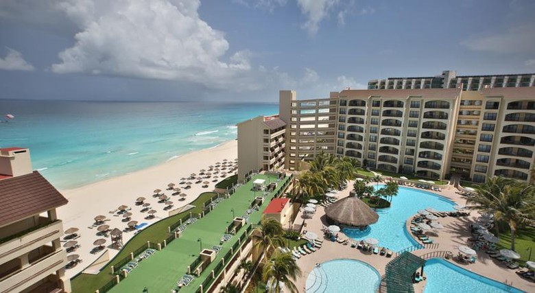 Hotel The Royal Islander An All Suites Resort