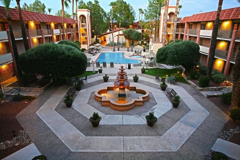 Hotel Doubletree Suites By Hilton Tucson Airport