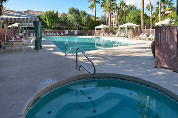 Motel La Fuente Inn & Suites