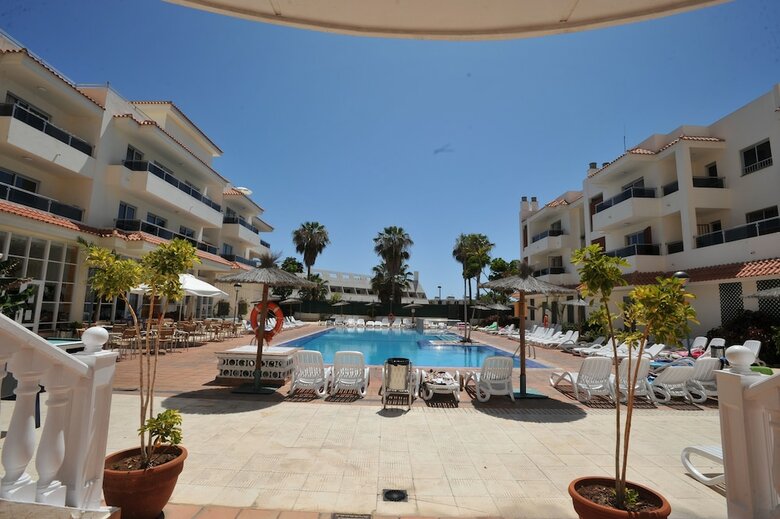 Oro Blanco Apartments