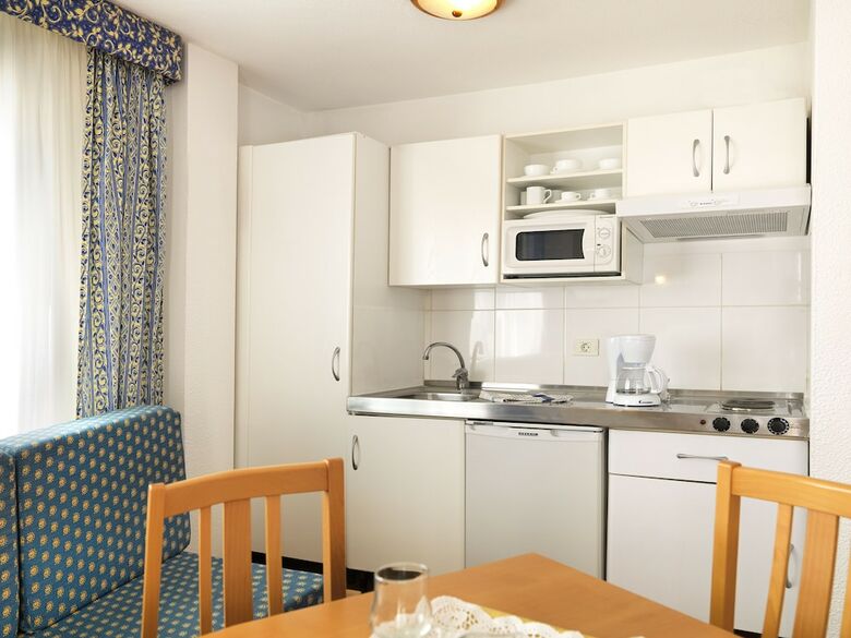 Oro Blanco Apartments