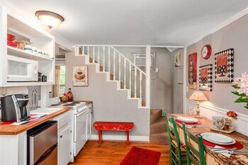 Bed & Breakfast Heart Of The Hills Inn