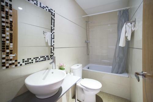 Hostal Drassanes