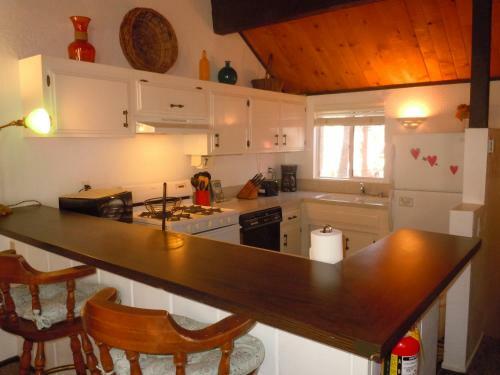 Two-bedroom Plus Den Deluxe Unit #120 By Escape For All Seasons