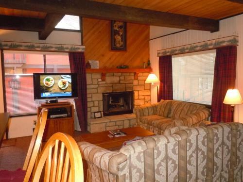 Two-bedroom Deluxe Unit #49 By Escape For All Seasons
