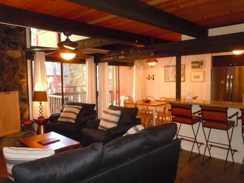 Two-bedroom Deluxe Unit #27 By Escape For All Seasons
