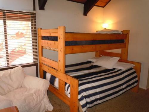 Two-bedroom Deluxe Unit #27 By Escape For All Seasons
