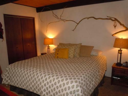 Two-bedroom Plus Den Deluxe Unit #124 By Escape For All Seasons