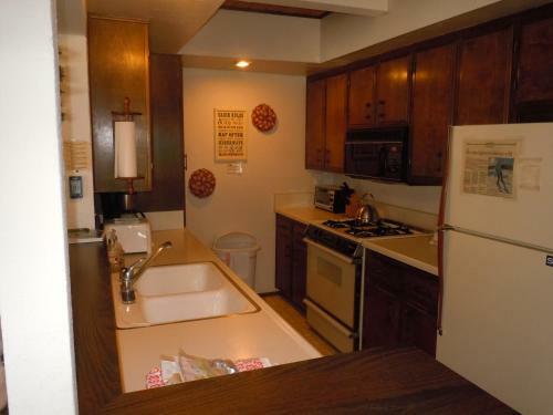 Two-bedroom Standard Unit #5 By Escape For All Seasons