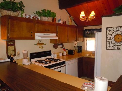 Three-bedroom Deluxe Unit #85 By Escape For All Seasons