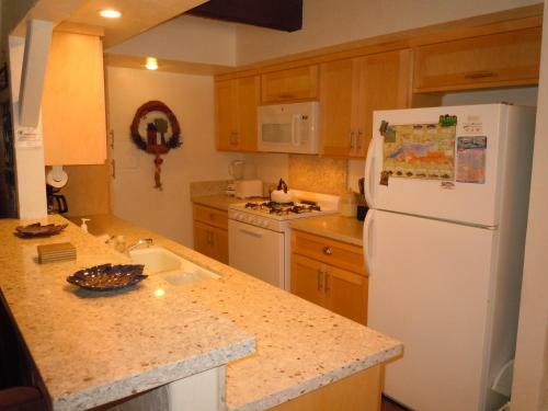 Two-bedroom Deluxe Unit #65 By Escape For All Seasons
