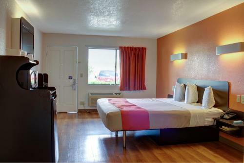 Motel 6-bishop, Ca