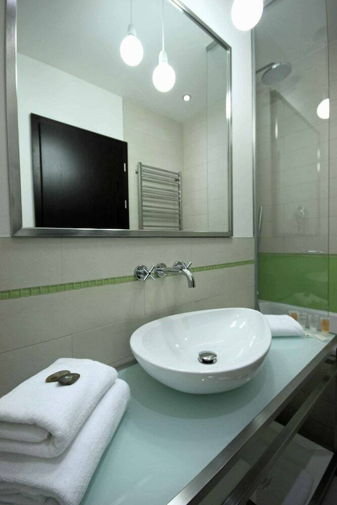 Hotel Pure White