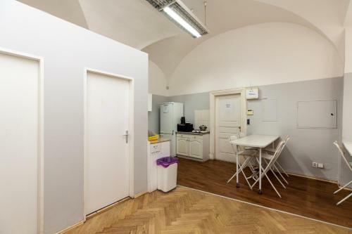 Sg1 Hostel