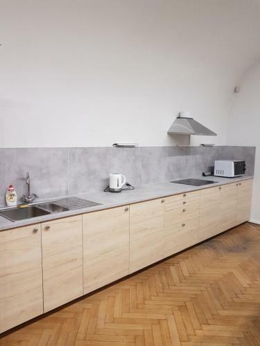 Sg1 Hostel